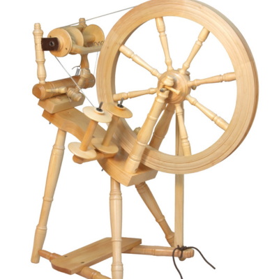 Kromski prelude spinning wheel with single treadle and built in lazykate